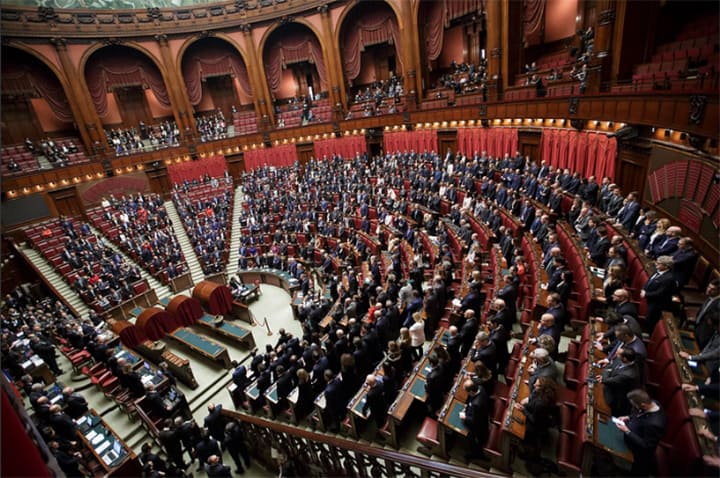 Il Parlamento italiano si riunisca. Al completo.